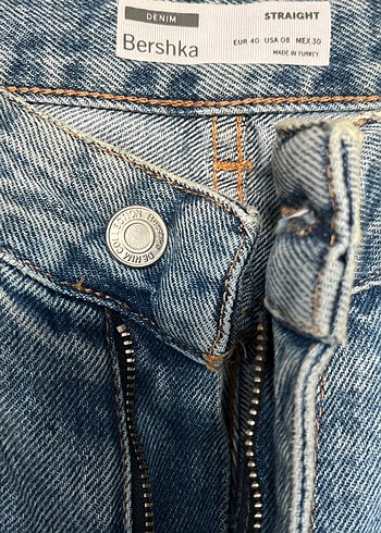 Yırtık jean pantolon - Görsel 3