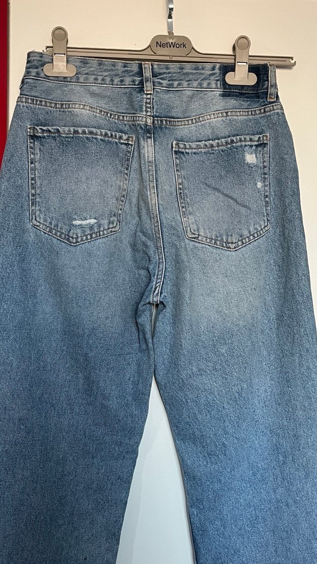 Yırtık jean pantolon - Görsel 4