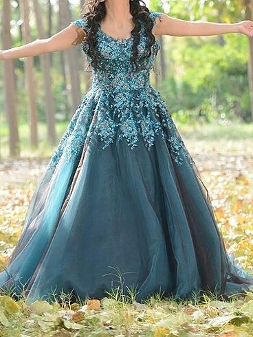 Miss Defne Nişan elbisesi