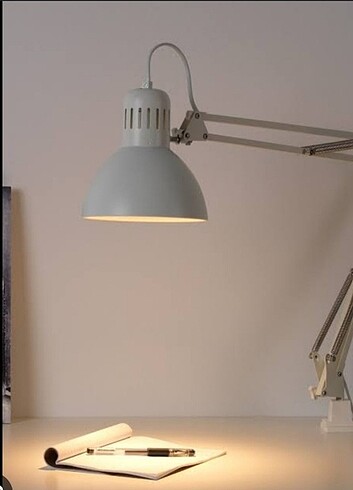 Ikea masa lambası 