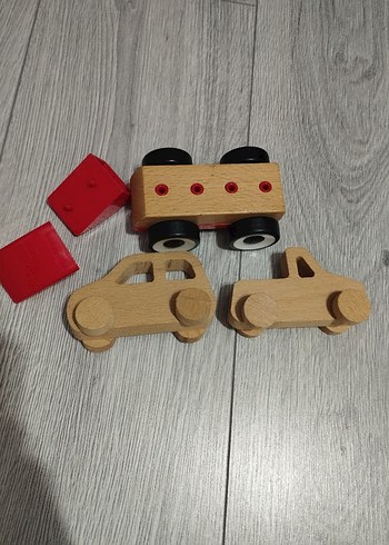 İkea Kırmızı Ahşap Oyuncak Araba Seti - Görsel 3