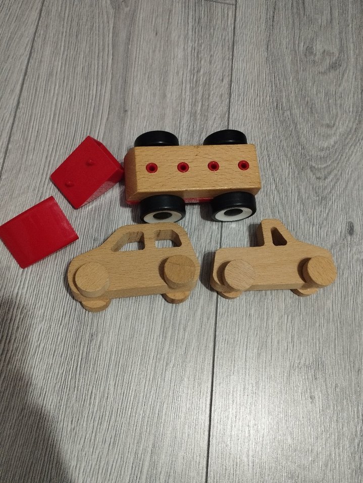 İkea Kırmızı Ahşap Oyuncak Araba Seti - Görsel 3