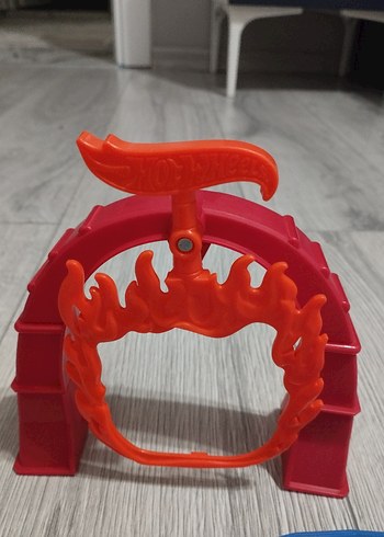 Hot Wheels Alev çemberi - fırlatma seti - Görsel 3