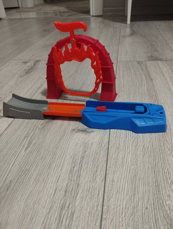 Hot Wheels Alev çemberi - fırlatma seti - Görsel 2