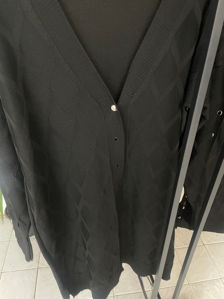 Düğmeli Siyah Midi Kadın Hırka - Görsel 3