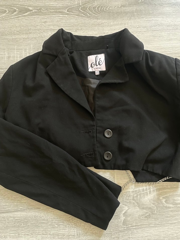 Zincir Detaylı Siyah Crop Blazer - Görsel 5