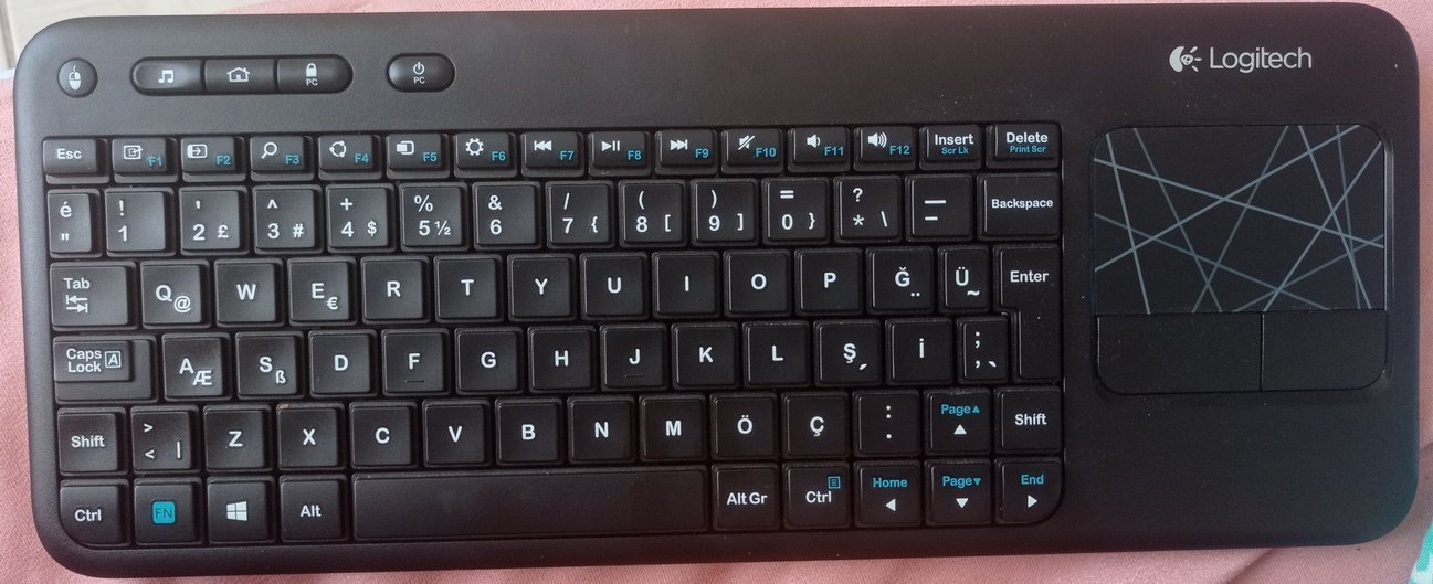 Logitech Siyah Kablosuz Klavye ve Touchpad - Görsel 2