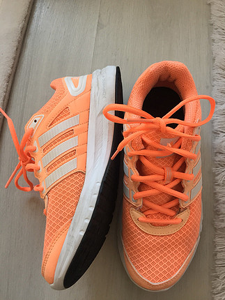 37 Beden adidas spor ayakkabı