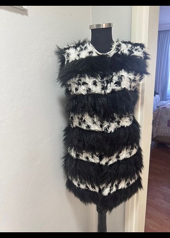 Kürk Detaylı Siyah Zebra Desenli Uzun Yelek - Görsel 3