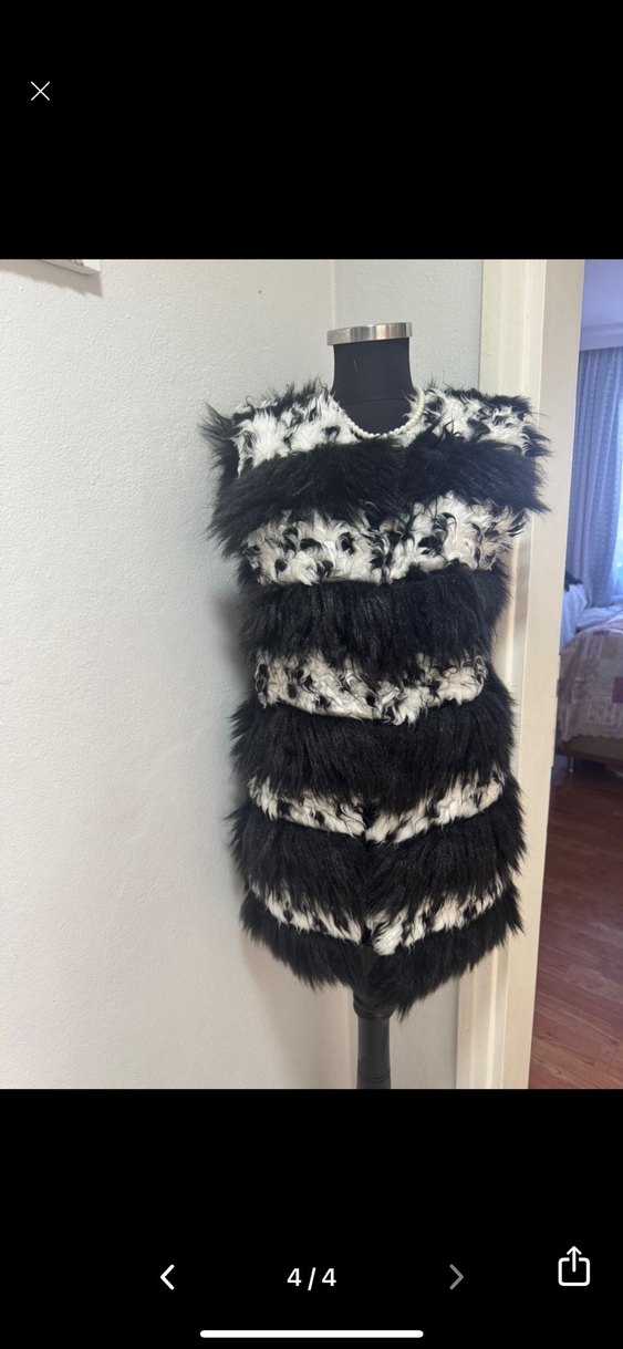 Kürk Detaylı Siyah Zebra Desenli Uzun Yelek - Görsel 3