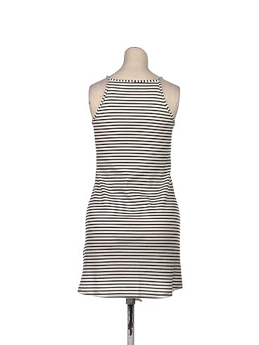 34 Beden PreLoved Kısa Elbise %70 İndirimli.