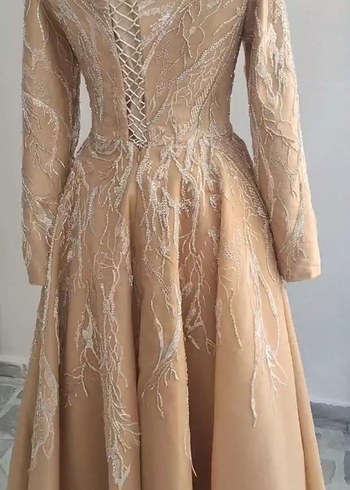 Bej Uzun Kollu Nakışlı V Yaka Nişan Elbisesi - Görsel 4