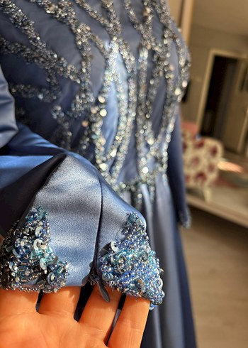 Satılık 
Boncuk İşlemeli Uzun Mavi Abiye Elbise - Görsel 6