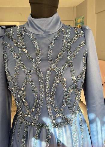 Satılık 
Boncuk İşlemeli Uzun Mavi Abiye Elbise - Görsel 2