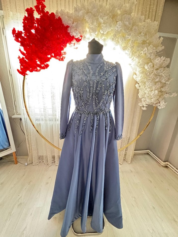 Satılık 
Boncuk İşlemeli Uzun Mavi Abiye Elbise - Görsel 4