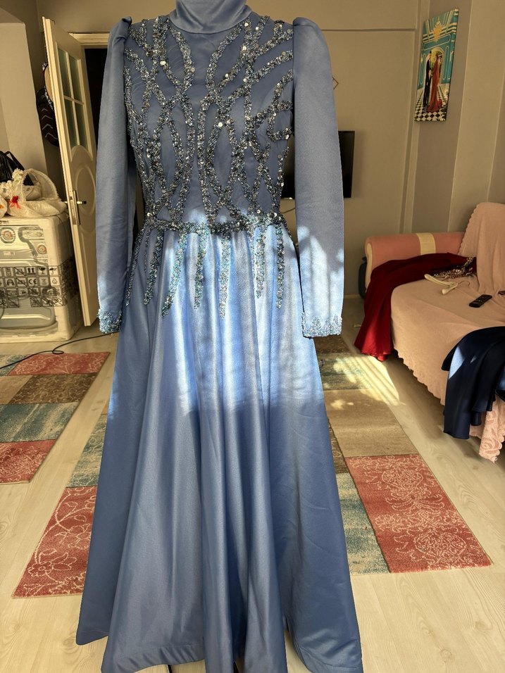 Satılık 
Boncuk İşlemeli Uzun Mavi Abiye Elbise - Görsel 5