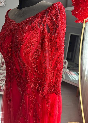 Kırmızı Nakışlı Uzun Abiye Elbise - Görsel 5