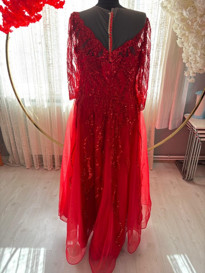 Kırmızı Nakışlı Uzun Abiye Elbise - Görsel 2