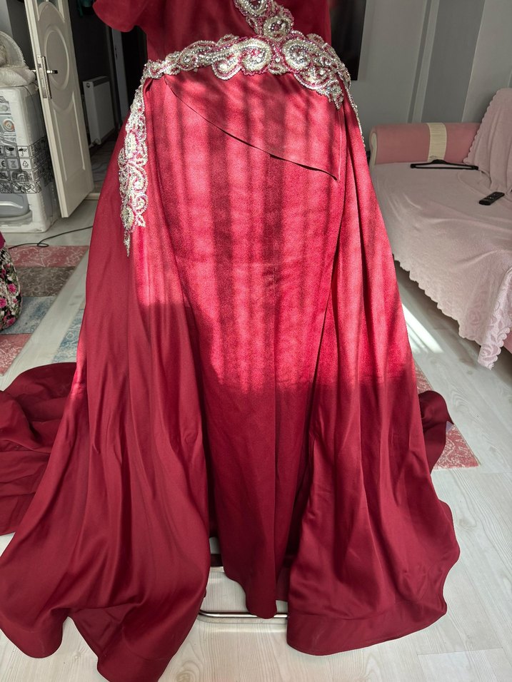 Bordo İşlemeli V Yaka Uzun Abiye Elbise - Görsel 3