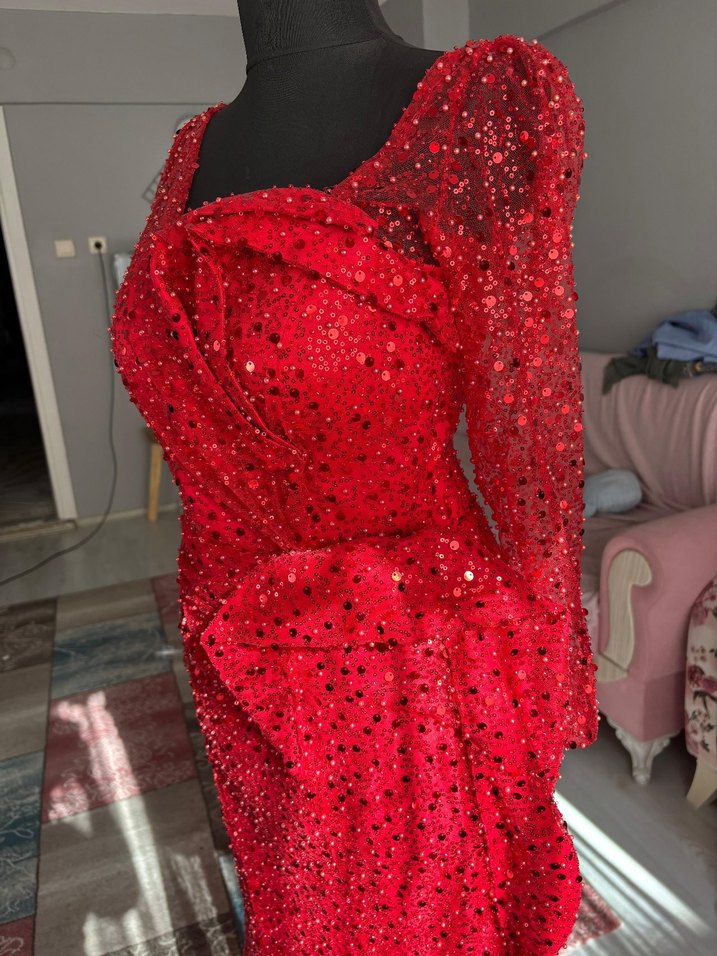 Uzun Kollu Kırmızı Drapeli Abiye Elbise - Görsel 5