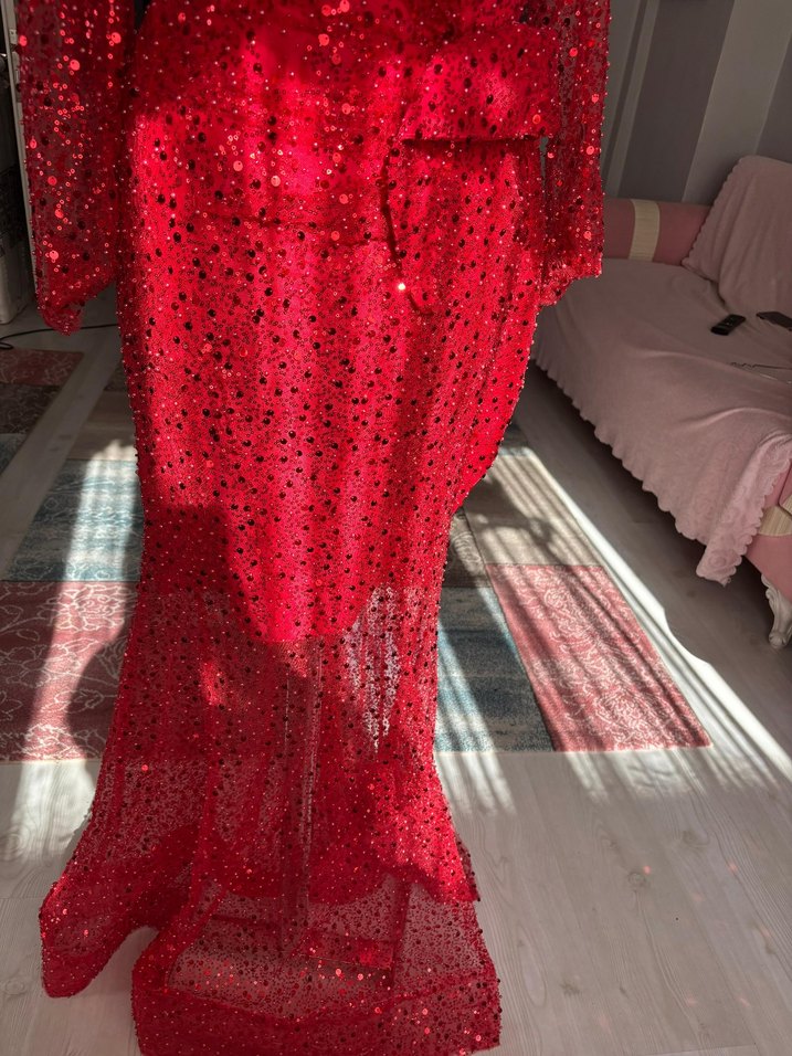 Uzun Kollu Kırmızı Drapeli Abiye Elbise - Görsel 3