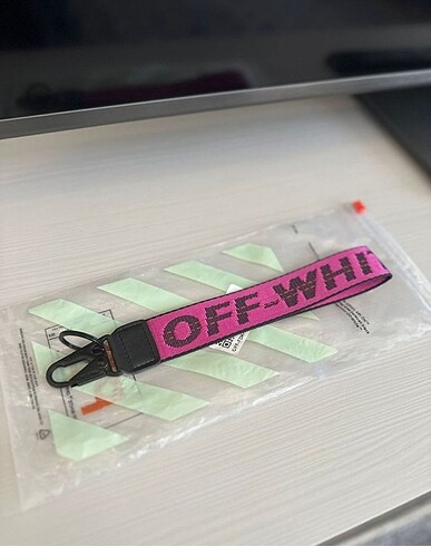 Off white anahtarlık