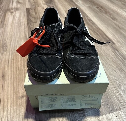 Off-White Off white vulcanized 37no
