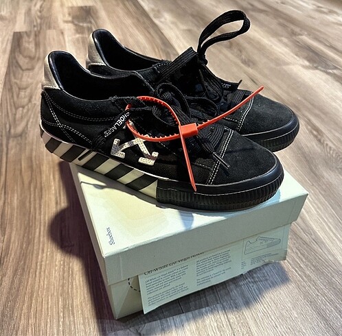 Off white vulcanized 37no