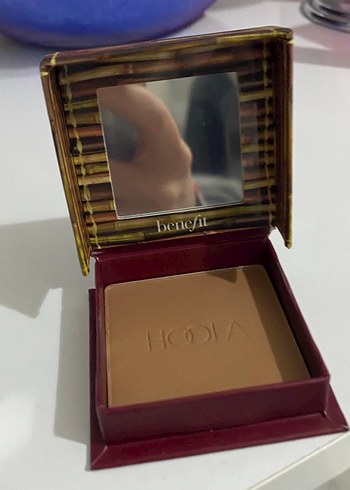 Benefit Hoola Parlak Bordo Allık 8g - Görsel 2