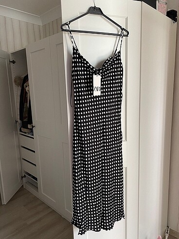 Zara saten puantiyeli elbise