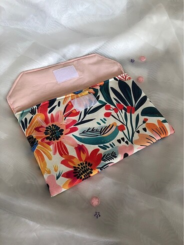 Diğer Çiçekli Laptop/Tablet Çantası