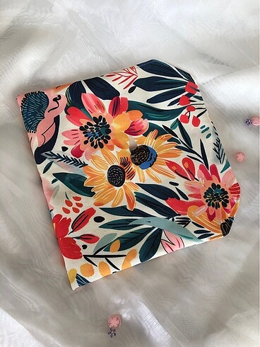 Beden Çiçekli Laptop/Tablet Çantası