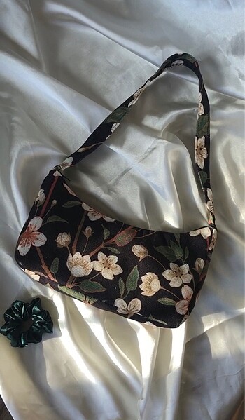 Blossom Çiçekli Baget Çanta