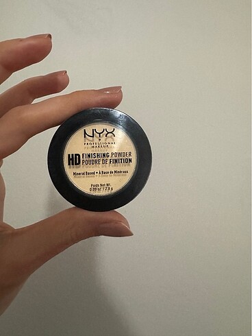 Nyx pudra