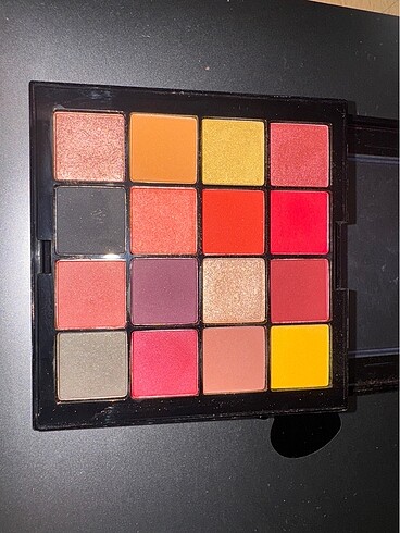 NYX Nyx far