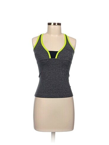 Guess T-shirt %70 İndirimli.