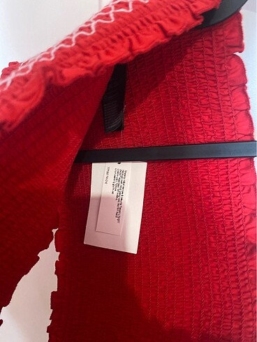 m Beden kırmızı Renk h&m büstiyer 2 adet. kırmızı ve yavru ağzı rengi