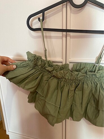 Trendyol & Milla crop bluz haki renk. bir kez kullanıldı sadece.