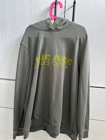 Sweatshirt