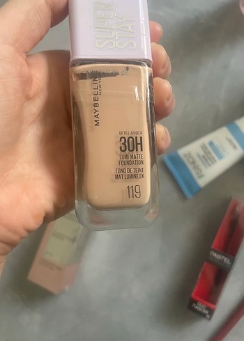 Maybelline Süper Kalıcı Mat Fondöten 30H 119 Beige