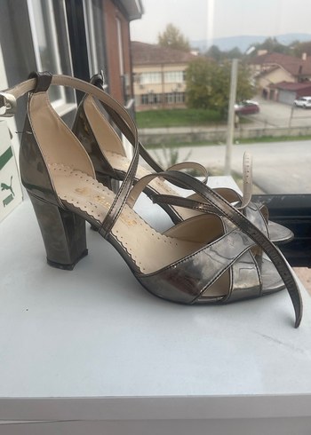 Gri Metal Tokalı Stiletto Kadın Abiye Ayakkabı - Görsel 2