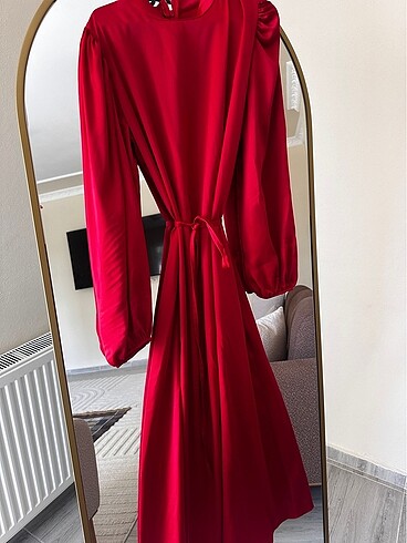 Zara KIRMIZI SATEN ELBİSE