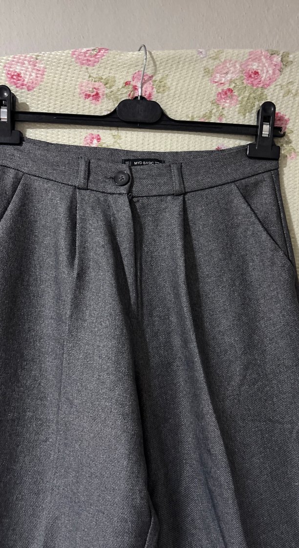 Gri Kadın Pilili Midi Kumaş Pantolon - Görsel 2