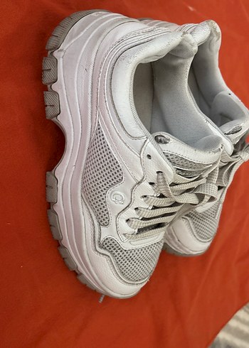 Beyaz Gri Yılan Desenli Bağcıklı Kadın Spor Ayakkabı - Görsel 3