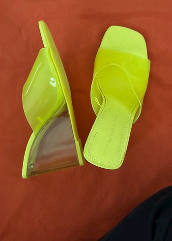 Şeffaf Bantlı Sarı Kadın Topuklu Terlik - Görsel 2