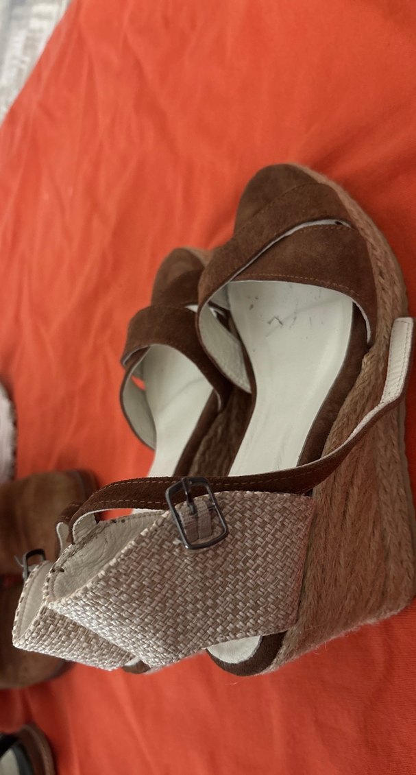 Yılan Desenli Kahverengi Süet Dolgu Topuklu Kadın Sandalet - Görsel 2