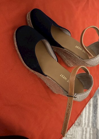 Kadın Çok Renkli Yılan Desenli Dolgu Topuklu Sandalet - Görsel 3