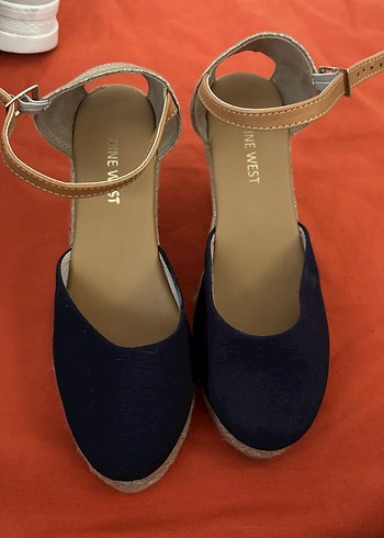 Kadın Çok Renkli Yılan Desenli Dolgu Topuklu Sandalet - Görsel 2