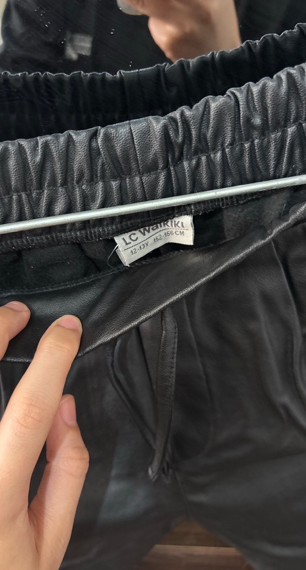 Kadın Siyah Deri Mini Şort - Görsel 3