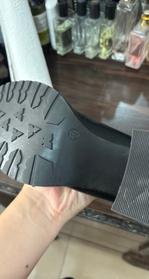 Zincir Detaylı Siyah Deri Topuklu Kadın Loafer - Görsel 2